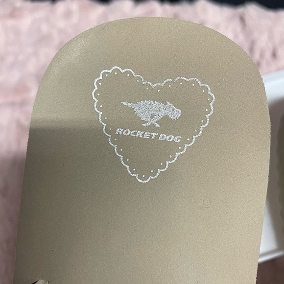 Rocket Dog Hippy
Women's Wedge Sandals, size 9 - Picture 3 of 5